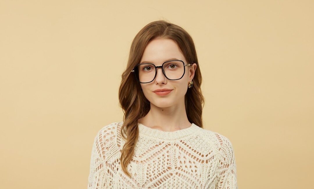 Associer son pull en laine avec des pièces éco-responsables pour un look chic et durable