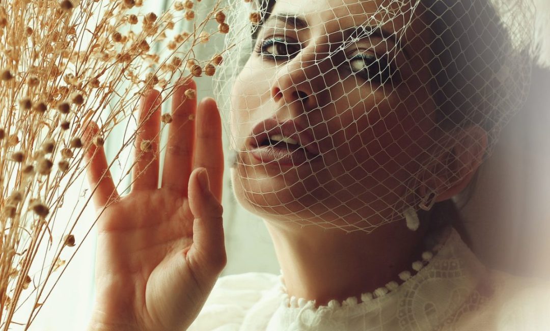 Comment_choisir_son_bijou_de_tête_mariée_?